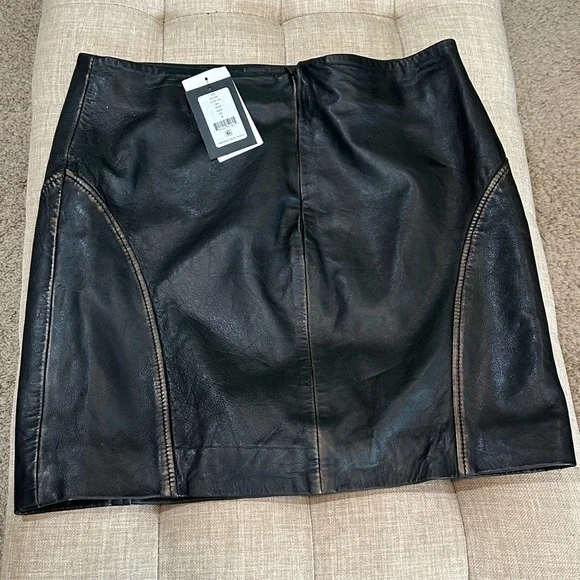 DKNY Limited Edition Distressed 100% Black Leather Miniskirt /NWT /Size Medium - Picture 2 of 9